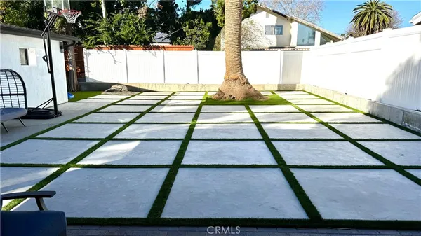 $4,300 | 7414 Delco Avenue, Canoga Park, CA 91306