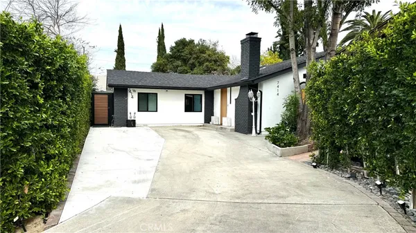 $4,300 | 7414 Delco Avenue, Canoga Park, CA 91306