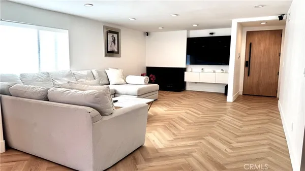 $4,300 | 7414 Delco Avenue, Canoga Park, CA 91306