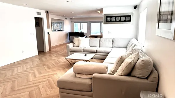 $4,300 | 7414 Delco Avenue, Canoga Park, CA 91306