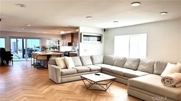 $4,300 | 7414 Delco Avenue, Canoga Park, CA 91306