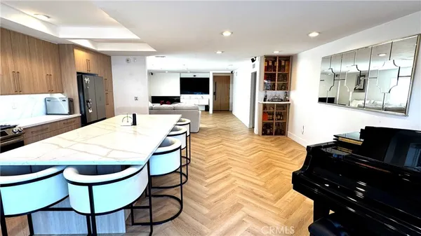 $4,300 | 7414 Delco Avenue, Canoga Park, CA 91306