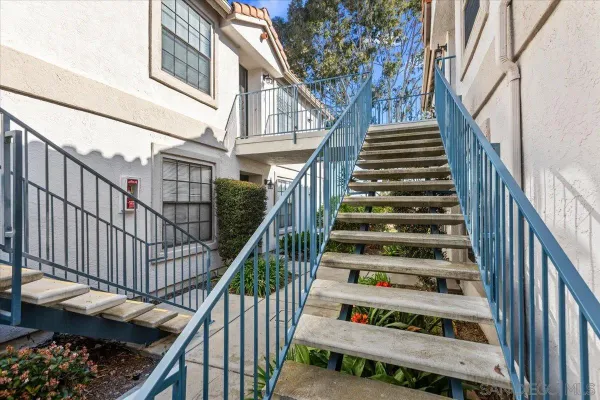 a view of entryway with a front door