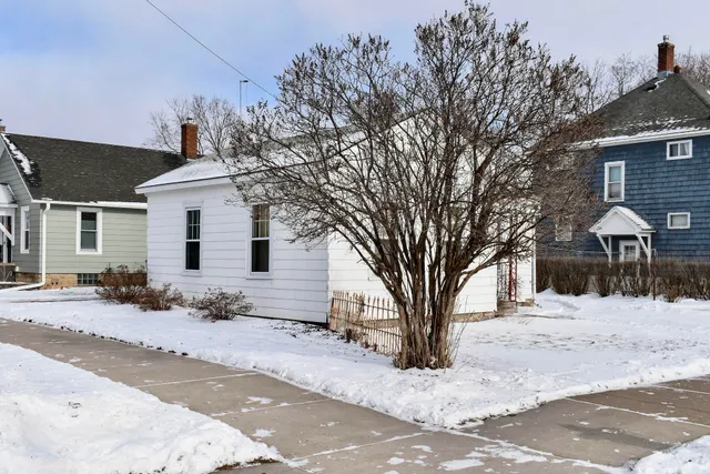 $115,000 | 476 West 8th Street, Winona, MN 55987