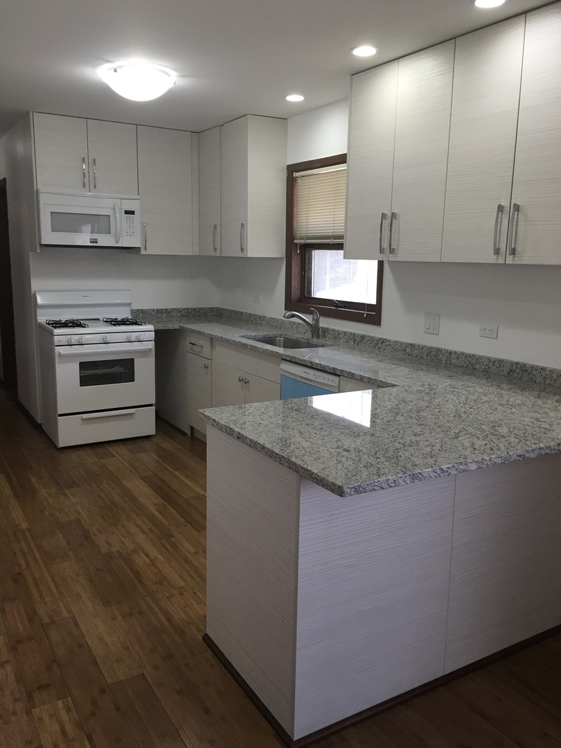 7917 Cermak Road North Riverside, IL 60546 - Photo 2 of 8