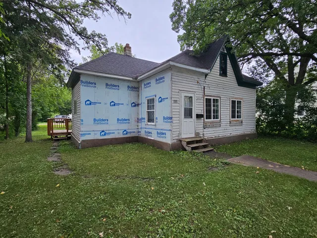 $79,900 | 111 Markley Avenue South, Thief River Falls, MN 56701