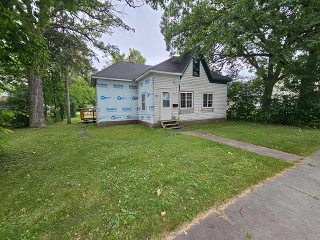 $79,900 | 111 Markley Avenue South, Thief River Falls, MN 56701