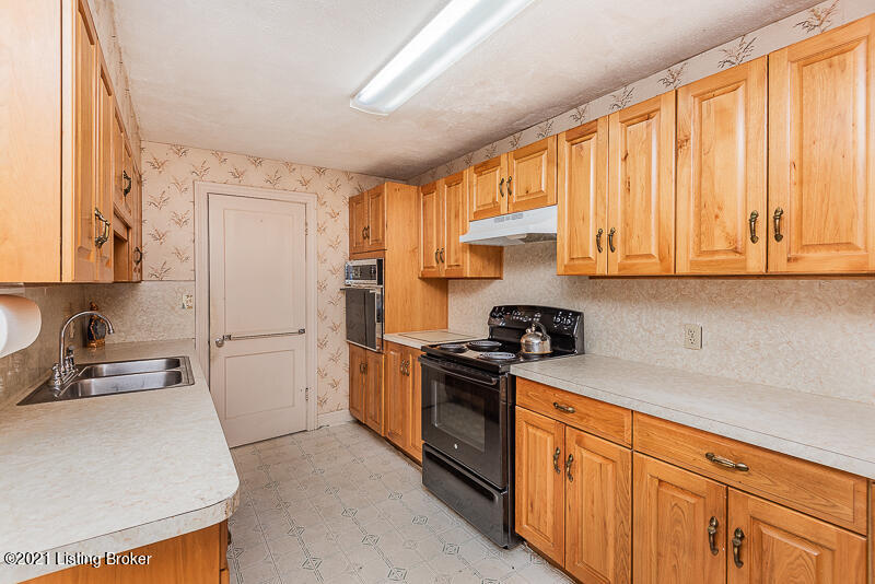 207 Fairmeade Road Louisville, KY 40207 - Photo 10 of 30 kitchen