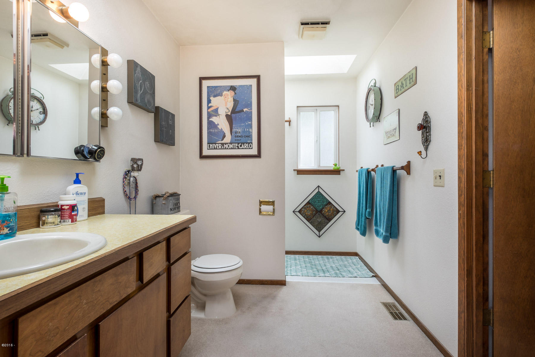 2324 Northwest Inlet Avenue Lincoln City, OR 97367 - Photo 33 of 41 Master bath up