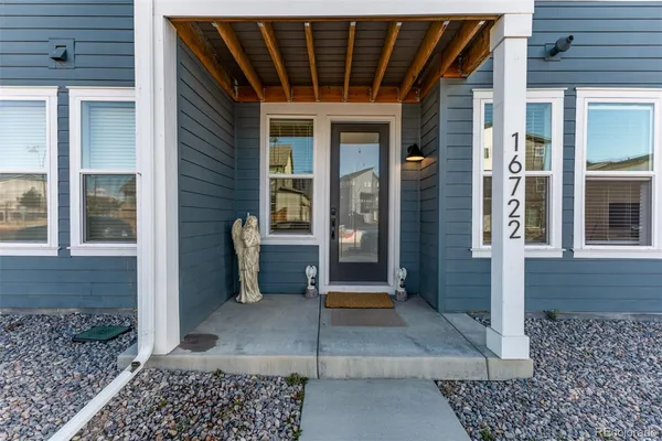a view of an entryway of house