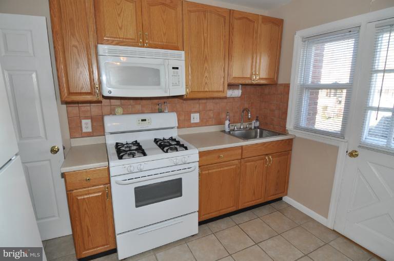 121 Wiltshire Road Essex, MD 21221 - Photo 13 of 23 Kitchen