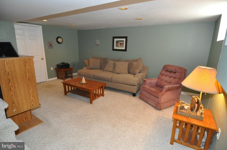 121 Wiltshire Road Essex, MD 21221 - Photo 17 of 23 Family Room