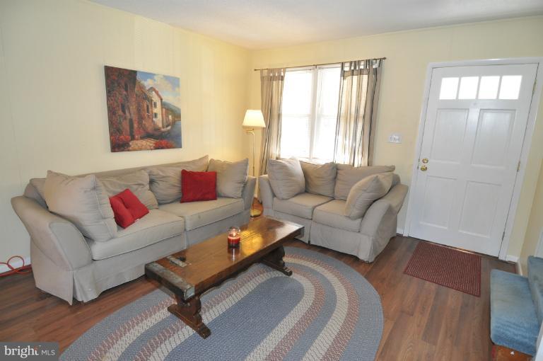 121 Wiltshire Road Essex, MD 21221 - Photo 18 of 23 Living Room