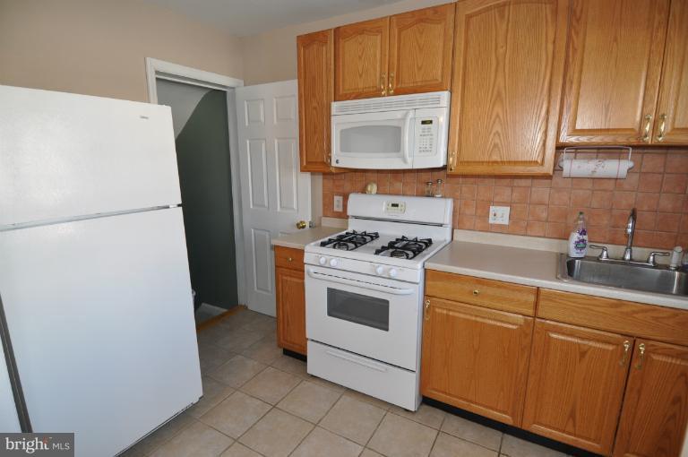 121 Wiltshire Road Essex, MD 21221 - Photo 19 of 23 Kitchen