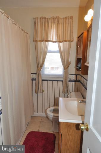 121 Wiltshire Road Essex, MD 21221 - Photo 9 of 23 Bath