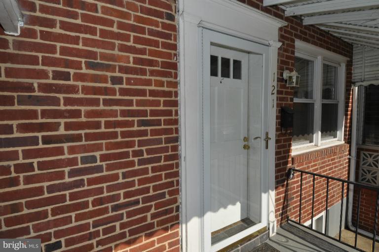 121 Wiltshire Road Essex, MD 21221 - Photo 10 of 23 Exterior (Front)