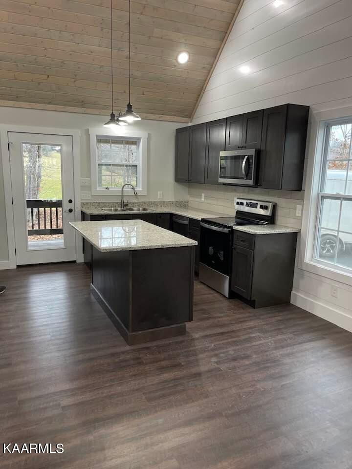 9091 Faix Road Byrdstown, TN 38549 - Photo 17 of 40 269096606_4775449155883089_3531150481037