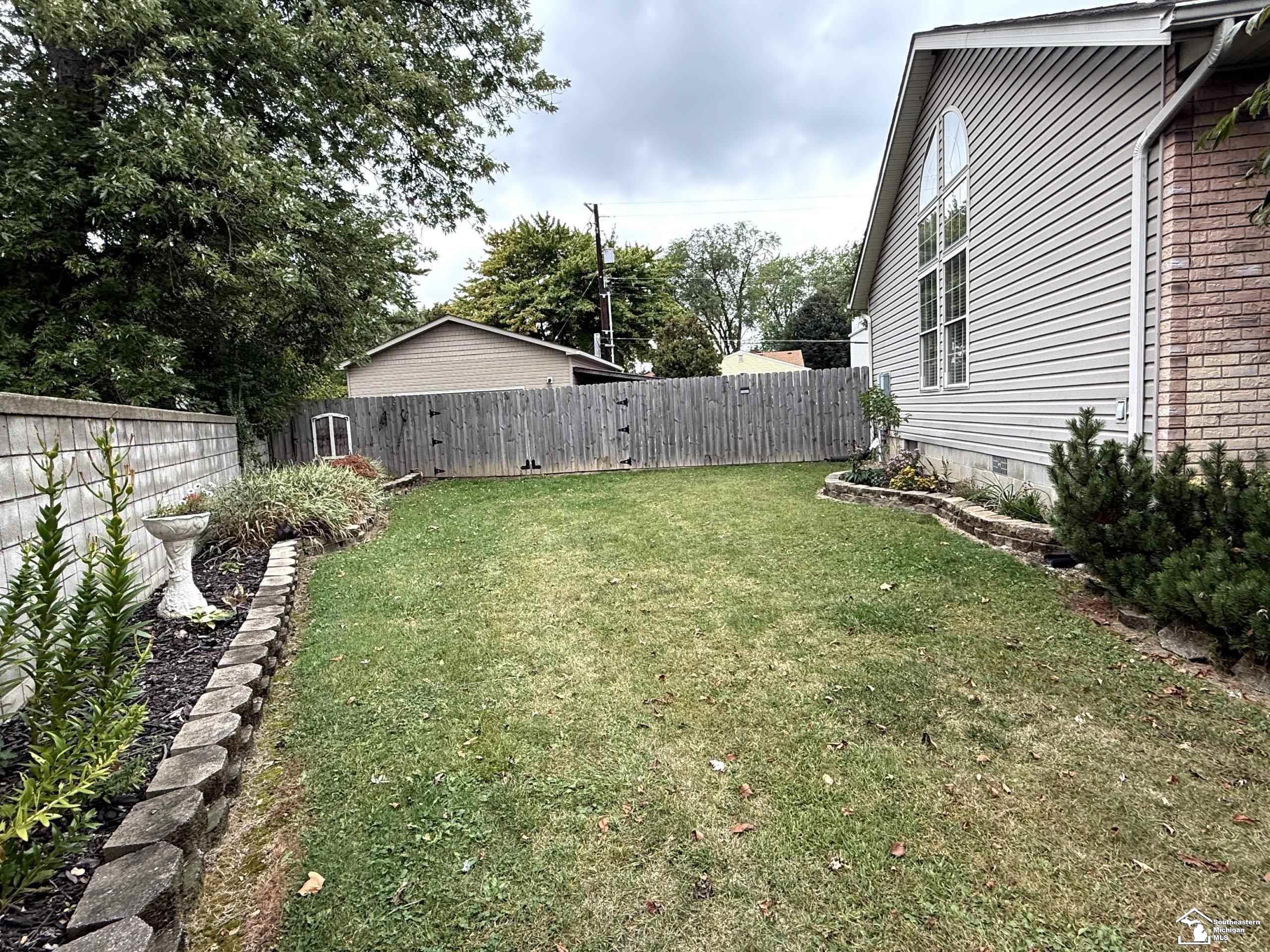 950 Waterloo Avenue Monroe, MI 48161 - Photo 9 of 34