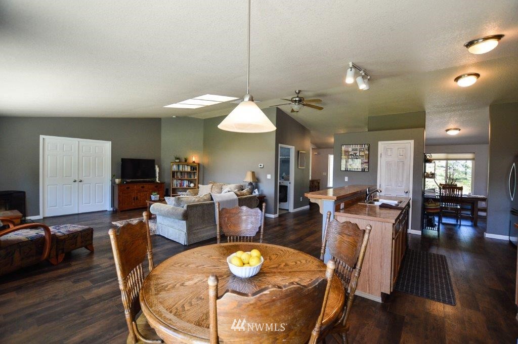 1350 Mountain View Road Kalama, WA 98625 - Photo 7 of 24 Gallery Image 7