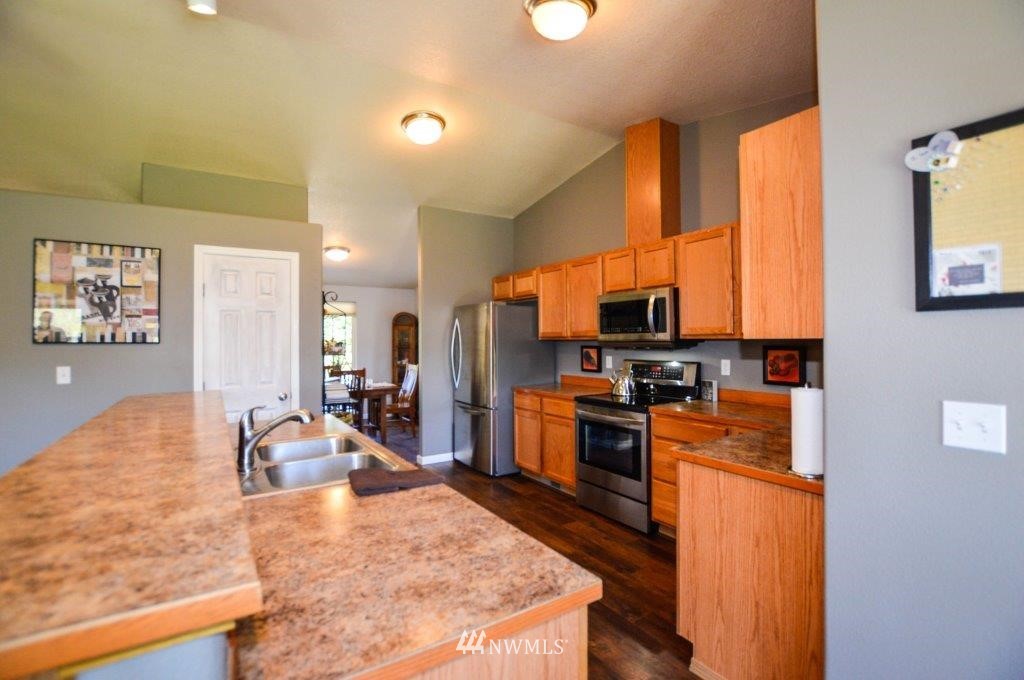 1350 Mountain View Road Kalama, WA 98625 - Photo 10 of 24 Gallery Image 10