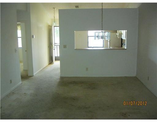 22052 Palms Way, Unit 2040 Boca Raton, FL 33433 - Photo 3 of 3 Living Room