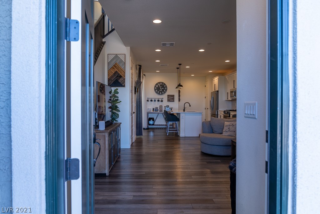 825 East Sunset Road Henderson, NV 89011 - Photo 3 of 39 Gallery Image 3
