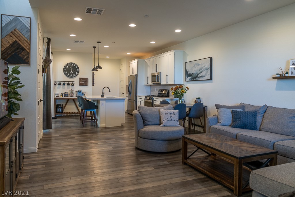 825 East Sunset Road Henderson, NV 89011 - Photo 4 of 39 Gallery Image 4