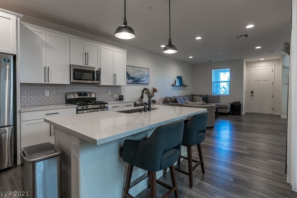 825 East Sunset Road Henderson, NV 89011 - Photo 5 of 39 Gallery Image 5