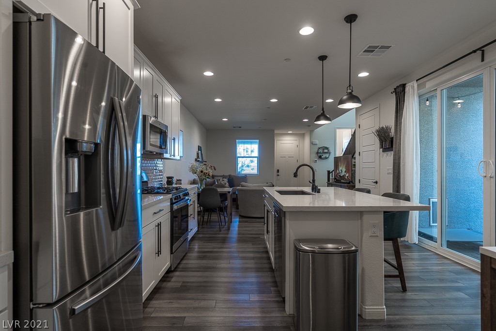 825 East Sunset Road Henderson, NV 89011 - Photo 6 of 39 Gallery Image 6