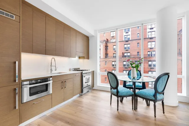 $1,199,000 | 325 Lexington Avenue, Unit 11B | Murray Hill