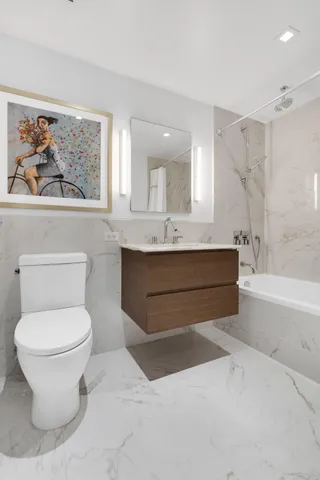 $1,199,000 | 325 Lexington Avenue, Unit 11B | Murray Hill