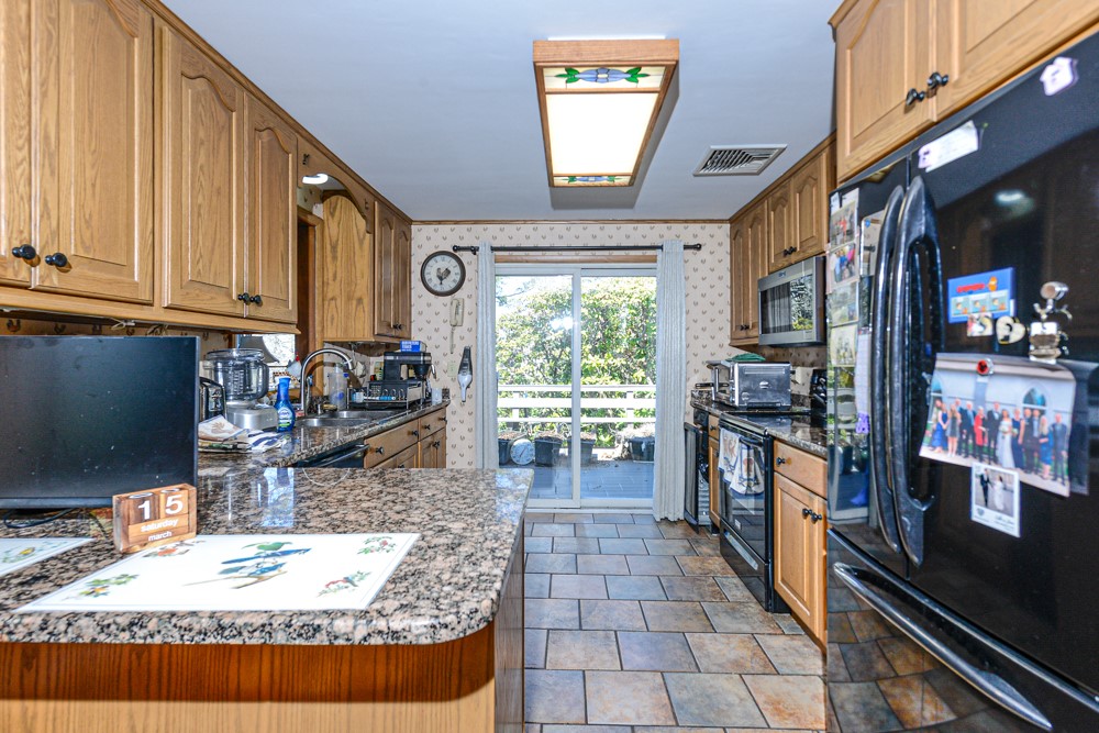 303 Middle Road Portsmouth, RI 02871 - Photo 12 of 31