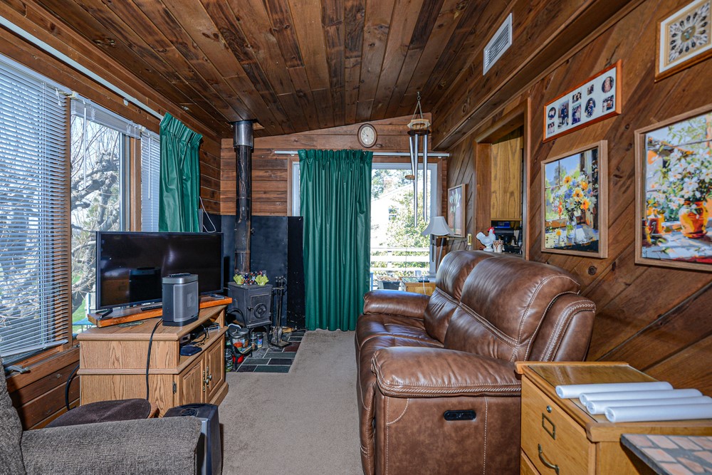 303 Middle Road Portsmouth, RI 02871 - Photo 16 of 31