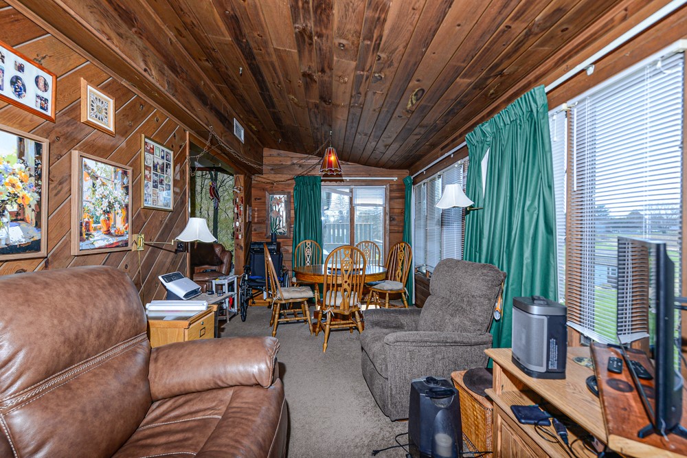 303 Middle Road Portsmouth, RI 02871 - Photo 17 of 31