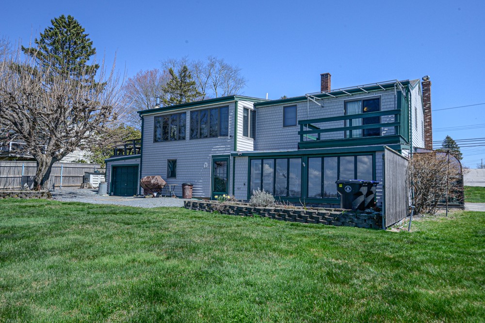 303 Middle Road Portsmouth, RI 02871 - Photo 4 of 31