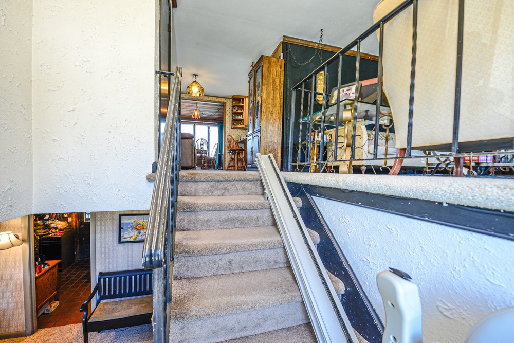 303 Middle Road Portsmouth, RI 02871 - Photo 7 of 31