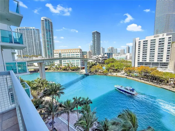 $4,000 | 41 Southeast 5th Street, Unit 602, Miami, FL 33131