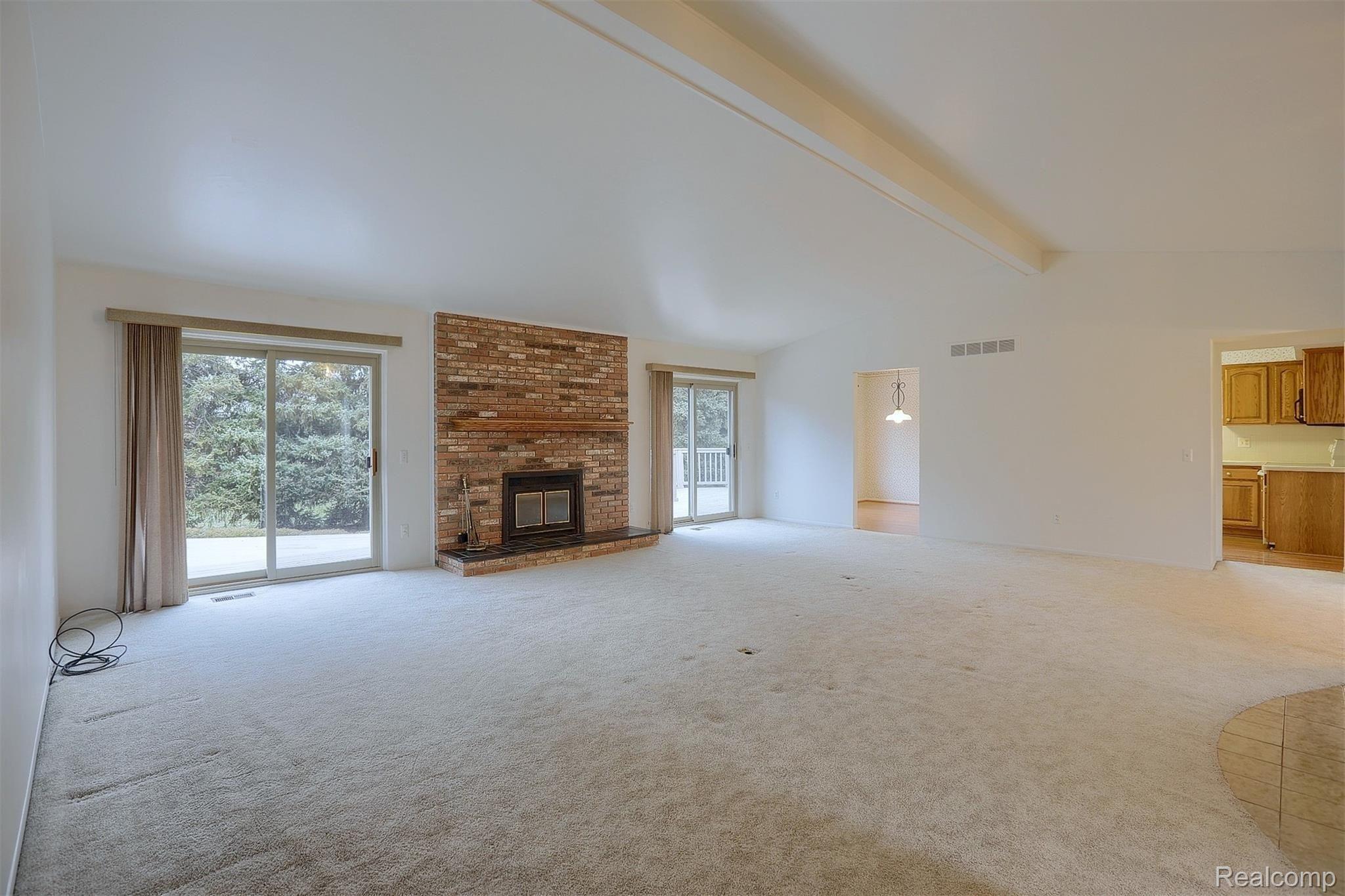 2049 Cumberland Road Rochester, MI 48307 - Photo 5 of 33 5-Great Room.jpg