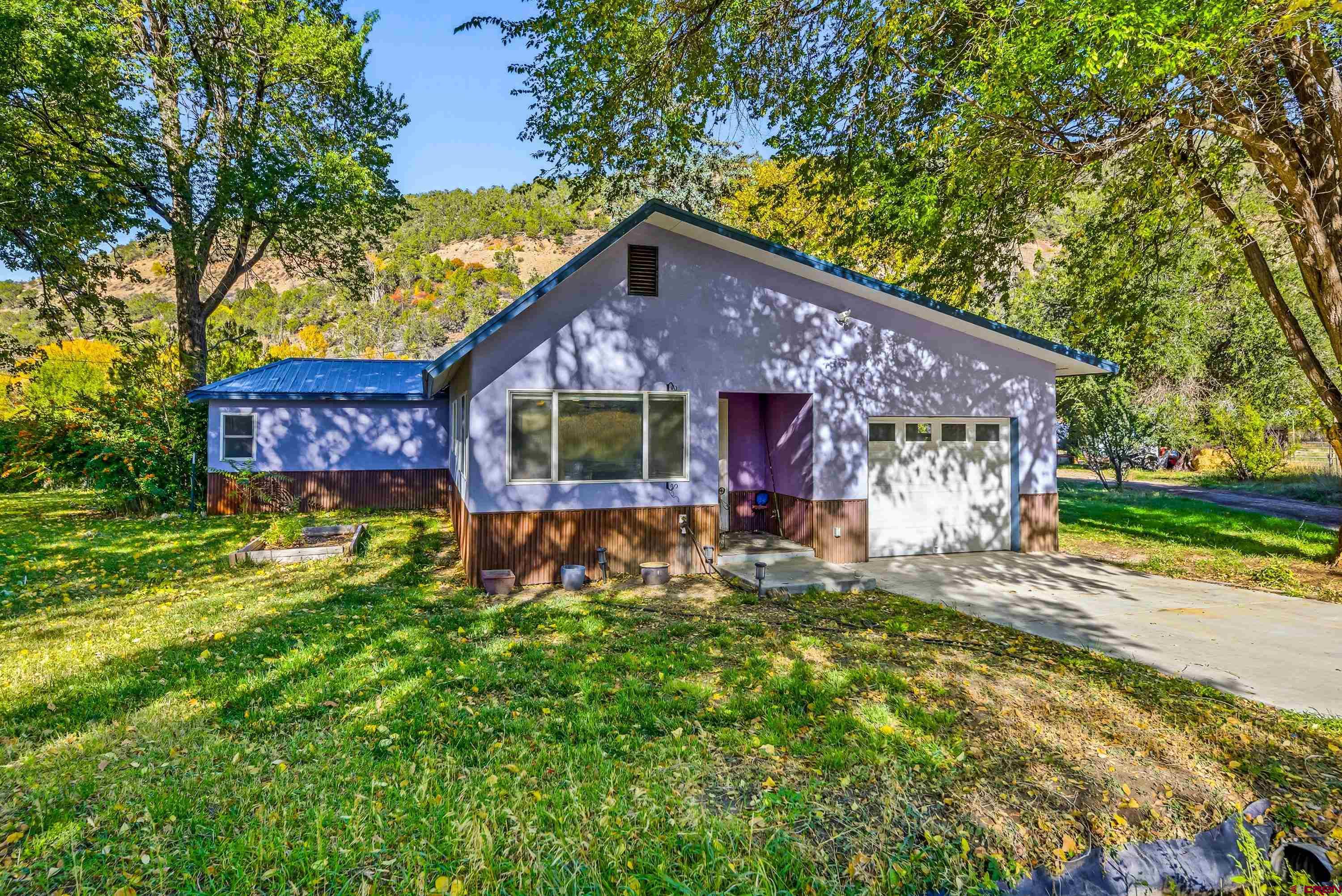 a view of a house with a yard