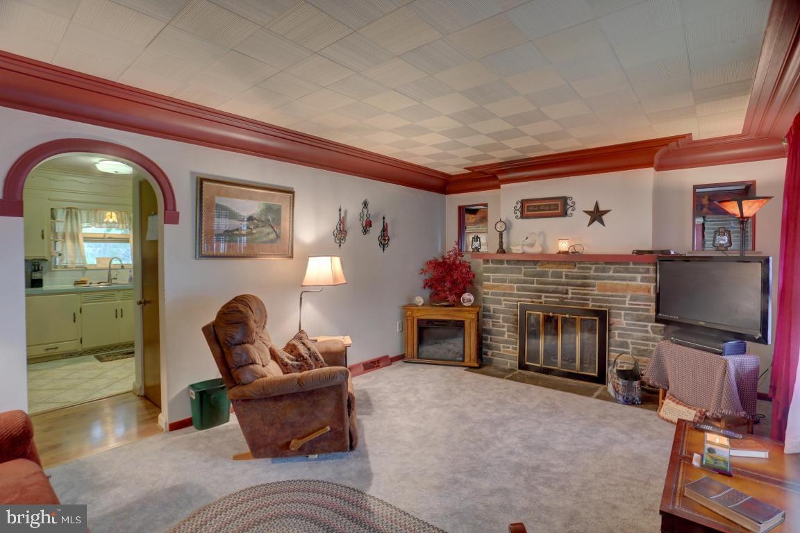 1141 Lebanon Road Manheim, PA 17545 - Photo 2 of 18