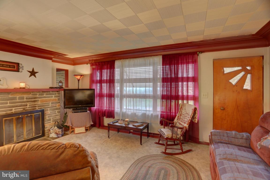 1141 Lebanon Road Manheim, PA 17545 - Photo 3 of 18