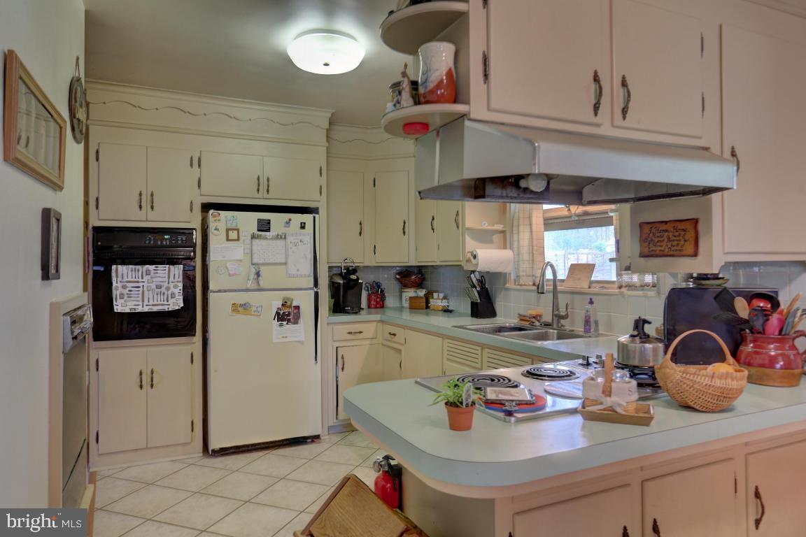 1141 Lebanon Road Manheim, PA 17545 - Photo 5 of 18