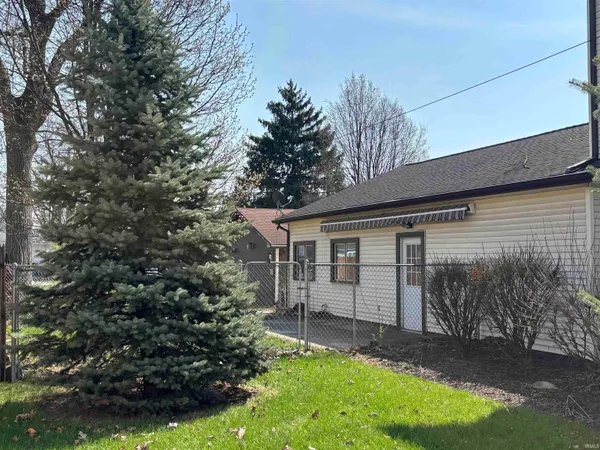 $179,900 | 929 South Main Street, Bluffton, IN 46714