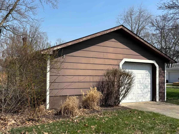 $179,900 | 929 South Main Street, Bluffton, IN 46714