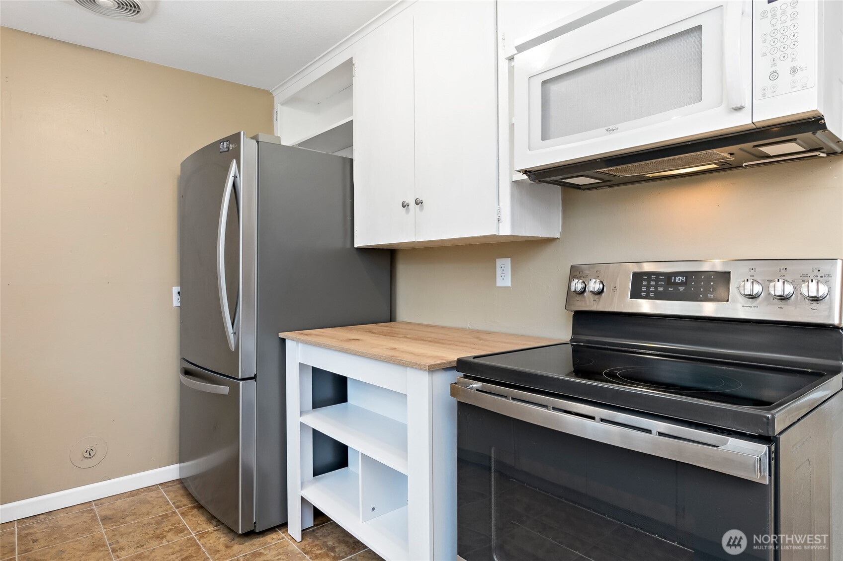 527 Ramsdell Street Fircrest, WA 98466 - Photo 13 of 40 a kitchen with a stove microwave and refrigerator
