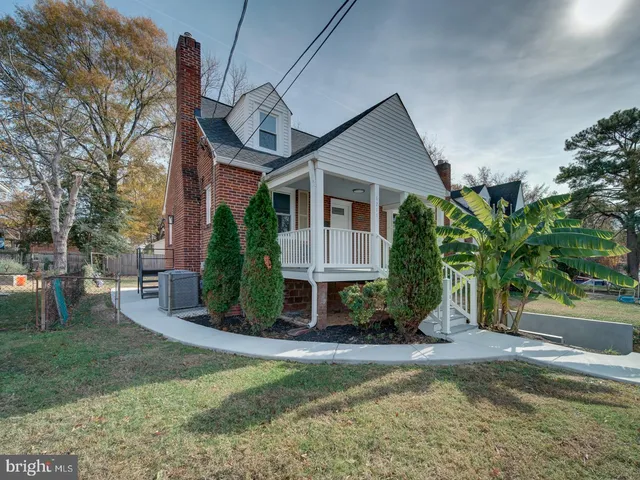 a view of a house with a yard and plants