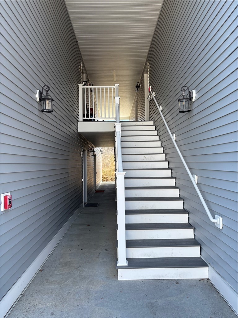 9 Gray Coach Lane, Unit 913 Cranston, RI 02921 - Photo 2 of 15