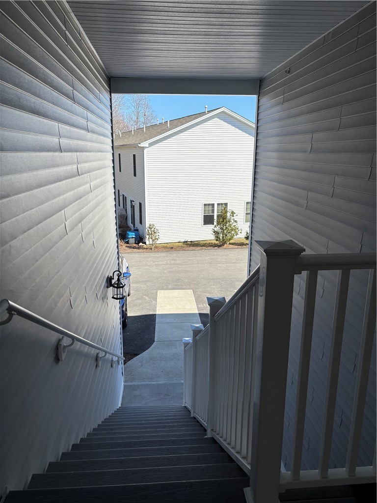 9 Gray Coach Lane, Unit 913 Cranston, RI 02921 - Photo 3 of 15