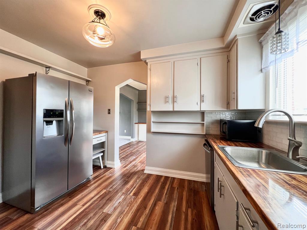 8488 Harding Center Line, MI 48015 - Photo 21 of 42