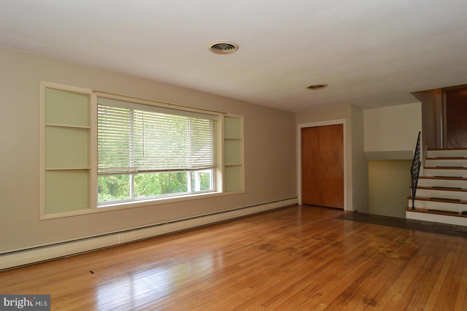 971 Lincoln Road Birdsboro, PA 19508 - Photo 4 of 38 Living Room
